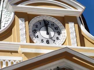 La Paz - National Congress - Clock that goes backwards