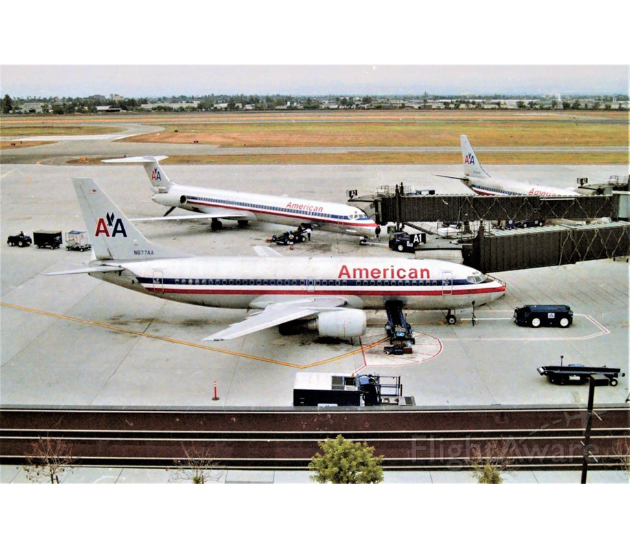 Boeing 737-300 and MD-80